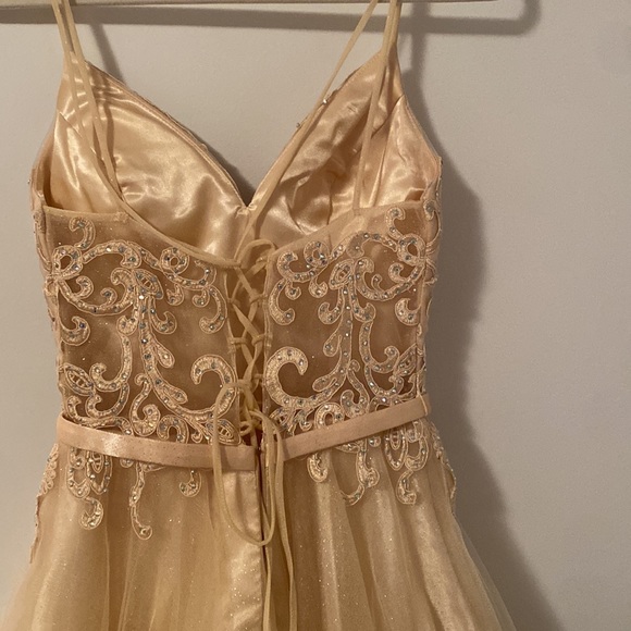 Short beautiful dress for events. (Quince,wedding,homecoming,prom.ETC) - Picture 4 of 8